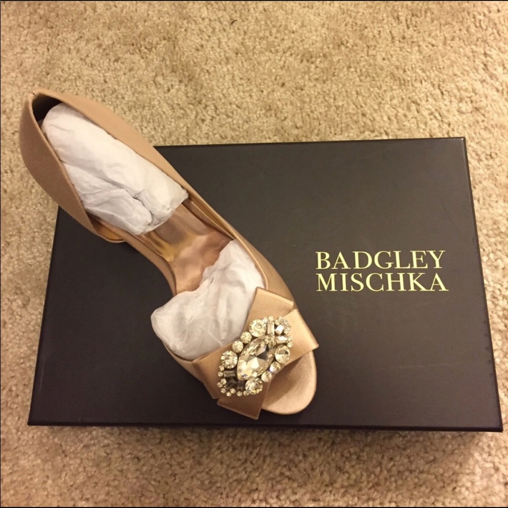 Badgley Mischka satin heels 3 inches